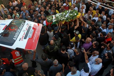 من جنازة أبو أشرف العرموشي القيادي في حركة فتح في مخيم الرشيدية، والذي اغتيل أمس في مخيم عين الحلوة جنوب لبنان .. تصوير (الفرنسية) 11.jpg