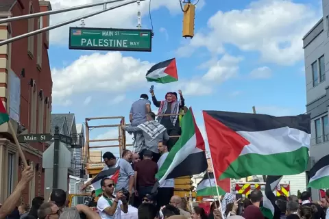 احتفالات كبيرة شهدتها مدينة باترسون بمناسبة إطلاق اسم  طريق فلسطين  على أحد شوارعها (مواقع التواصل).webp