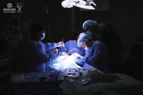 بالصور مستشفى حمد بغزة يستقبل وفدًا طبيًا قطريًا للتدريب والتجهيز لإجراء 50 عملية زراعة قوقعة جديدة