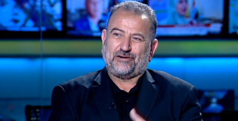 الشيخ  صالح العاروري خلال اللقاء.png