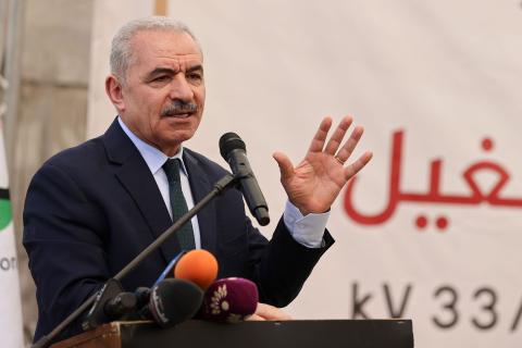 اشتية يدين جريمة اغتيال الفلسطيني مؤيد حميدي منسق برنامج الغذاء العالمي في اليمن