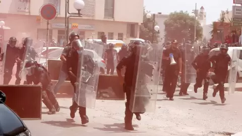 احتجاج ببلدة تونسية على مقتل شاب في مواجهة مع الشرطة