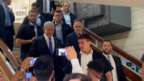 نتنياهو يغادر المستشفى بعد خضوعه لجراحة لزرع جهاز ينظم ضربات القلب