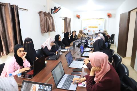مركز شباب الأمة يطلق الدورة التدريبية (قيادة الحاسب الآلي ـ فتيات)