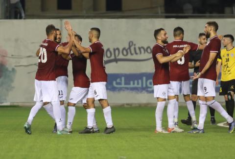 فرحة لاعبي جبل المكبر بالفوز على شباب العبيدية.jpg