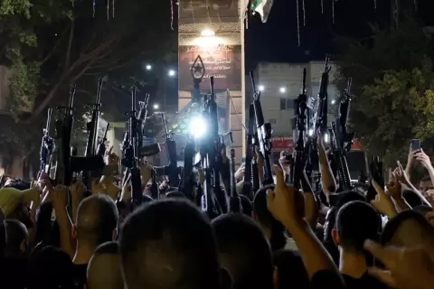 المظاهرات طالبت السلطة الفلسطينية بالإفراج الفوري عن المعتقلين (رويترز).webp