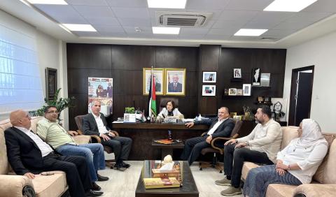 وزيرة الصحة تبحث مع نقابة أطباء الأسنان المطالب الإدارية والمالية
