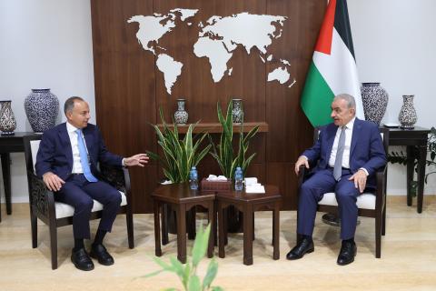 اشتية يستقبل السفير المصري لدى فلسطين