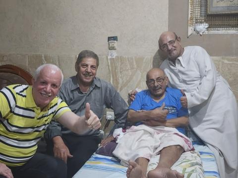 ابو السعيد وأبو العلا وفلفل يطمئنون على عميد الكرة الفلسطينية أبو السباع