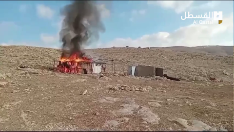 مستوطنون يحرقون مسكنا شمال شرق القدس