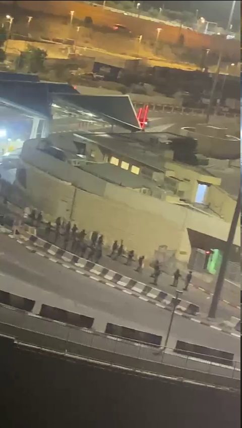 بالفيديو قوات كبيرة تقتحم مخيم شعفاط بمدينة القدس