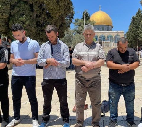 45 ألف مصلٍّ أدوا صلاة الجمعة في المسجد الأقصى المبارك اليوم 1.jpg