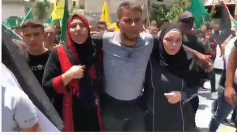 جماهير غفيرة تشيع عبد الجواد صالح شمال رام الله