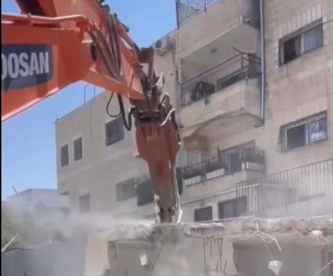 الاحتلال يجبر مقدسيا على هدم منزله في صور باهر