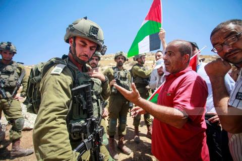 قوات الاحتلال تقمع مسيرة بيت دجن الأسبوعية المناهضة للاستيطان شرق نابلس.jpg