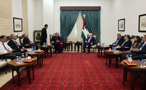 أبومازن يستقبل بطريرك القدس للاتين الكاردينال بيتسابالا.JPG