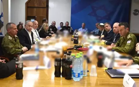 الكابينيت يخول نتنياهو وغالانت باتخاذ خطوات.. اعتقال المشتبه فيهما بتنفيذ إطلاق النار في الخليل
