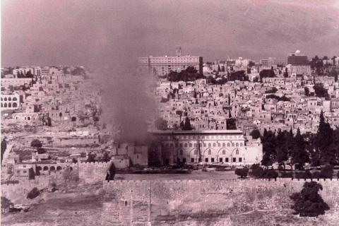 54 عاما على إحراق المسجد الأقصى.jpg