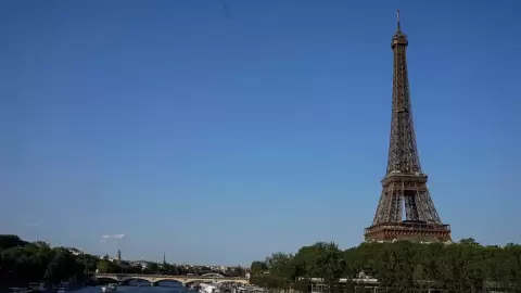 إخلاء برج إيفل في وسط باريس بعد تهديد بوجود قنبلة