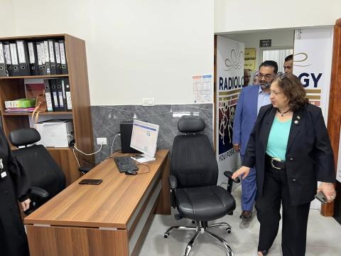 وزيرة الصحة تطمئن على صحة الزميلة الجريحة سالي البيطار