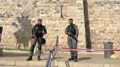 اعتقال والدة وشقيقة باسم عياد في القدس
