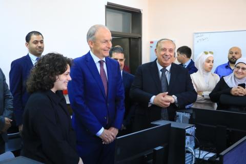 وزير خارجية إيرلندا يؤكد مواصلة دعم بلاده وتقديم الخبرات للتعليم في فلسطين