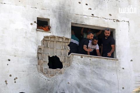 دمار كبير خلفه الاحتلال في المنزل الذي حاصره في بلدة عقابا قرب مدينة طوباس صباح اليوم..الصور للوكالة الفرنسية.jpg