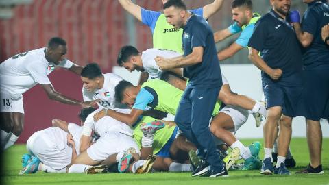 فرحة لاعبي الفدائي الأولمبي بعد تسجيل زيد قنبر هدف الفوز الثمين والقاتل في الدقيقة 90