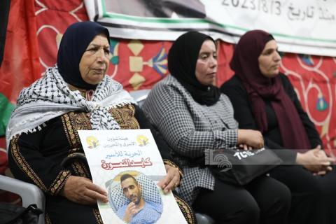 وقفة دعم للأسير كايد الفسفوس المضرب عن الطعام بمدينة دورا 2.jpg