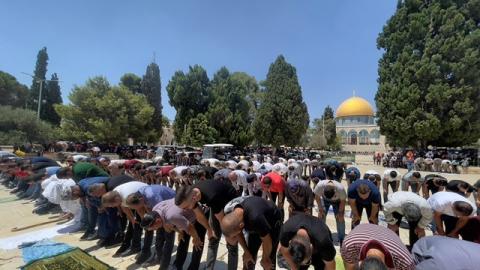 40 ألفاً أدوا الصلاة في الأقصى وخطيب الجمعة يدعو لتكثيف الحشد والرباط في المسجد