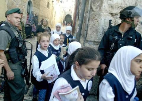 الإسلامية المسيحية : الاحتلال يصعد حربه  على التعليم الفلسطيني في القدس