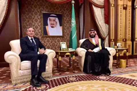 ولي العهد السعودي لبلينكن: نرفض استهداف المدنيين وتعطيل البنى التحتية في غزة