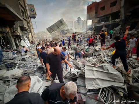 الدمار الكبير الذي خلفه القصف على مبنى بلدية خان يونس القديمة بخان يونس. 11.jpg