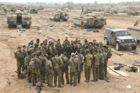 المقاومة الفلسطينية توثق يوميا استهداف آليات وجنود بينما يحظر الجيش الإسرائيلي الحديث عن خسائره (الجزيرة).webp
