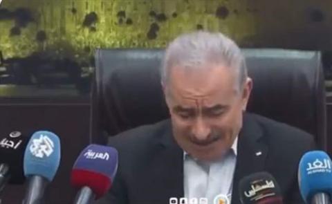 اشتية يبكي.JPG
