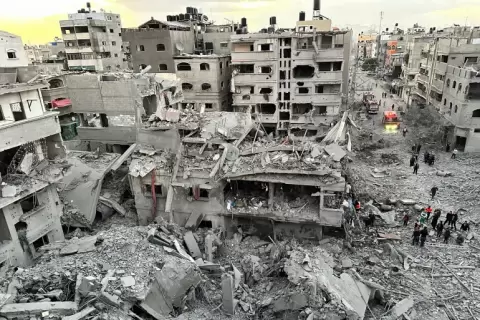 جانب من الدمار الذي خلفه القصف الإسرائيلي على بيت لاهيا في غزة (الأناضول).webp