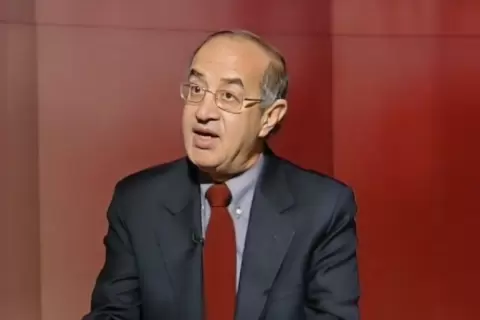 الراحل صفوت الزيات خلال أحد حواراته مع الجزيرة (الجزيرة).webp