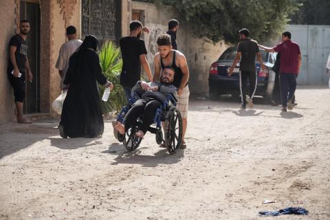 غزة - مواطنون ينزحون من مدينة غزة إلى جنوب القطاع، هربا من قصف الحتلال المتواصل على مناطقهم السكنية