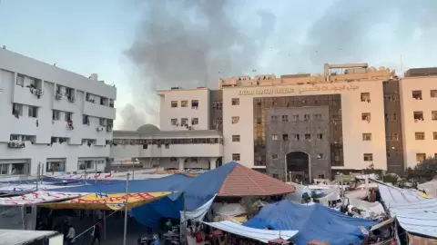 تفاصيل ما يجري بمجمع "الشفاء" الطبي