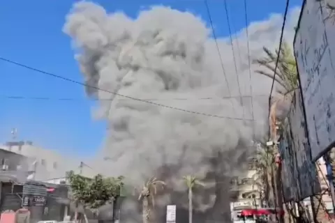 إسرائيل تقول إنها منفتحة للتفاوض على هدنة مع استمرار قصفها لقطاع غزة (الجزيرة).webp