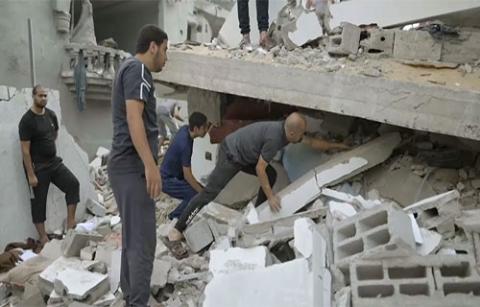 400 شيكل أجرة إخراج جثمان من تحت الأنقاض في شمال غزة