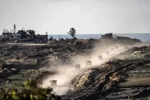 الطريق الجديد يبدأ من مستوطنة نحال عوز بغلاف غزة ويمتد غربا إلى داخل القطاع حتى البحر المتوسط (الأناضول).webp