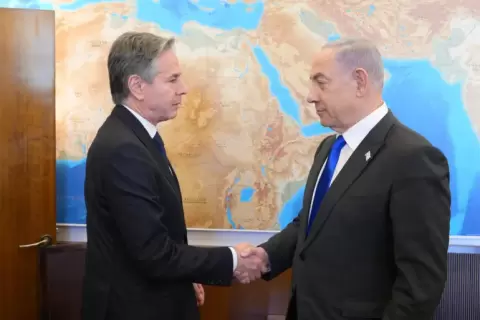 نتنياهو (يمين) أبلغ بلينكن انزعاجه من المقترح الأميركي بالاعتراف بدولة فلسطينية (الأناضول).webp