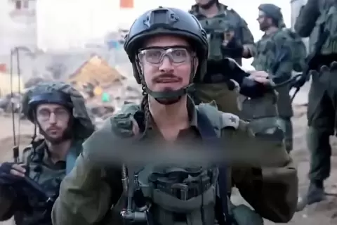 جندي إسرائيلي صور مقطع فيديو يفجر فيه مبنى بغزة هدية  لابنته (الجزيرة).webp