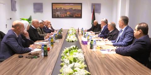 اللجنة المنبثقة عن اجتماع القيادة الفلسطينية تبحث الخيارات الممكنة