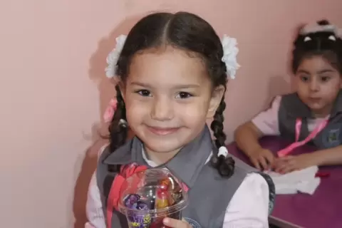 الطفلة هند التي بقيت محاصرة داخل مركبة اطلق الاحتلال النار على كل من فيها فاستشهدوا جميعا ( 6 افراد ).webp
