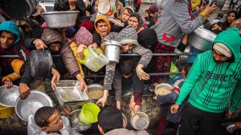 أطفال غزة يصرخون جوعا ولا "حياة لمن تنادي"