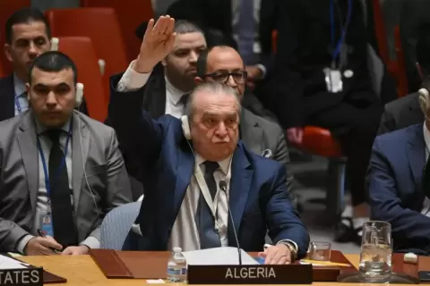 بن جامع اعتبر أن رفض مشروع القرار يشكل موافقة على التجويع كوسيلة حرب ضد الفلسطينيين (الفرنسية).webp