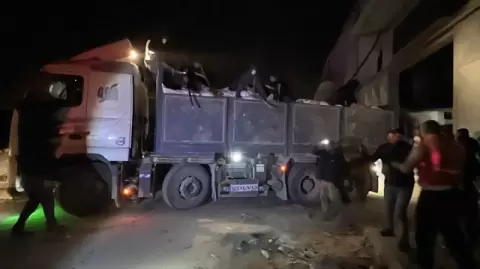 6 شاحنات وصلت لمخازن الأونروا في بيت لاهيا وبيت حانون وجباليا عبر شارع صلاح الدين الواصل بين جنوب وشمال قطاع غزة