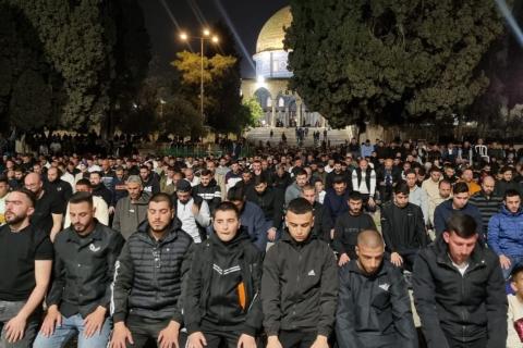 45 ألفا يؤدون صلاتي العشاء والتراويح في المسجد الأقصى